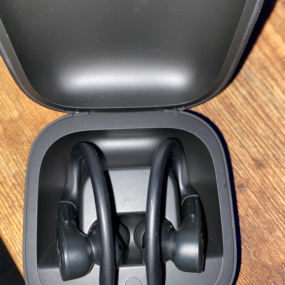 Power Beats Pro, wireless, black, by Dr. Dre. - Picture 4 of 6